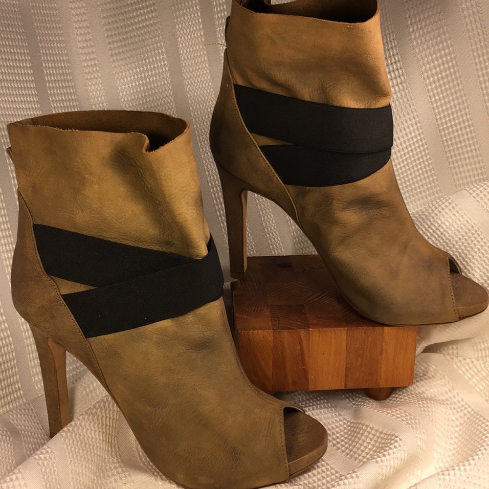 Latitude Femme Anthropology almost NEW made in Italy leather peep toe booties